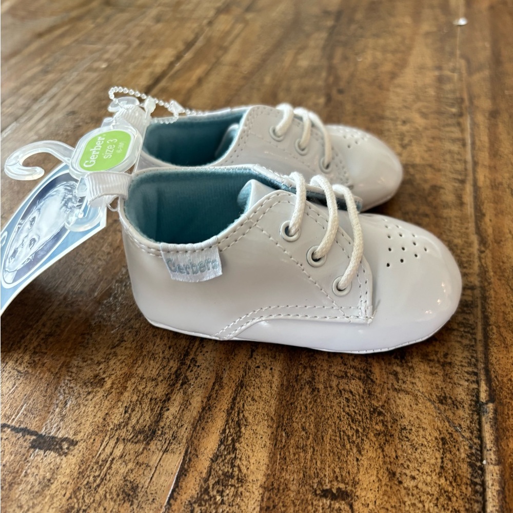 Gerber White Baby Walker Shoes sz 3 (6-9m)